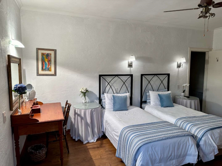 7 Bedroom Property for Sale in Westcliff Western Cape